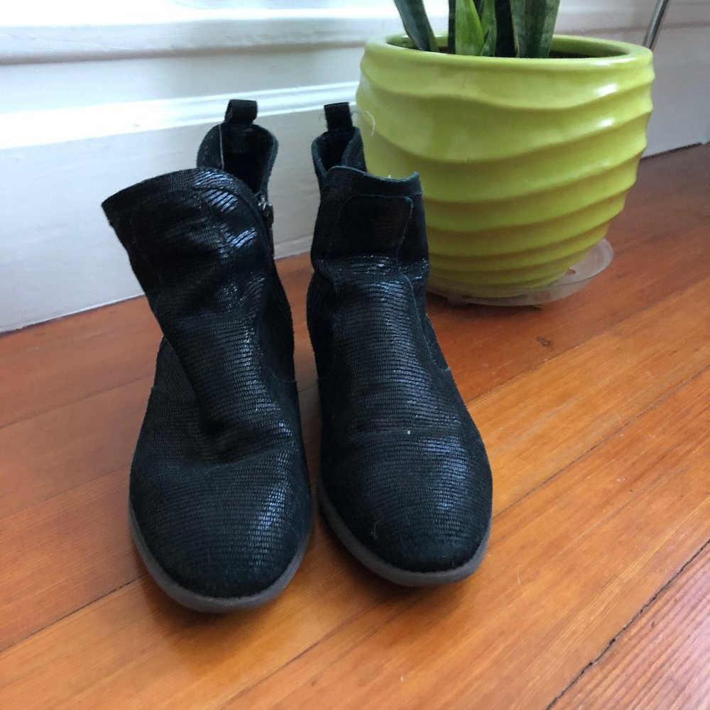 Revere Women's Black Booties